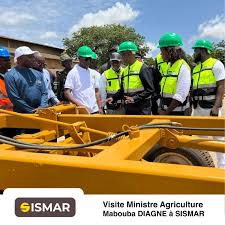 Visite du  Ministre de l’Agriculture de la Souveraineté Alimentaire et de l’Elevage Dr Mabouba Diagne  à la SISMAR  la Société Industrielle Sahélienne de Matériel Agricole et de Représentation : un acteur clé dans la fabrication d’équipements agricoles au Sénégal