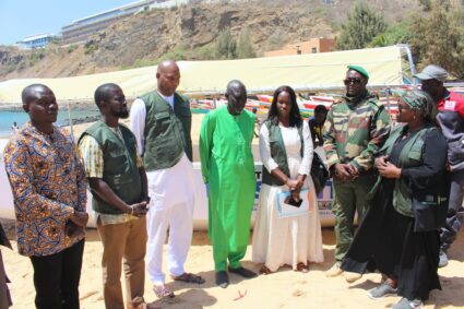 Projet WACA-FFEM : une pirogue remise à l’Aire Marine Protégée de Saint-Louis pour renforcer la gestion des ressources côtières.