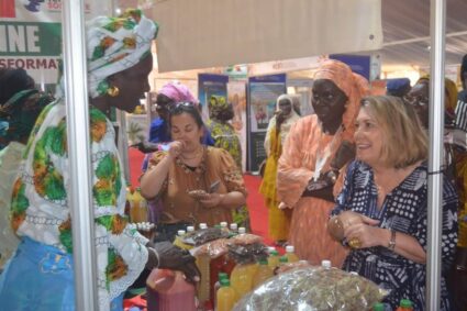 FIARA 2026 : la visite remarquée de Son Excellence  Mme Christine Fages Ambassadrice de France au Sénégal ,  « qui salue l’engagement des acteurs agricole tout en réaffirmant  la volonté de la France d’accompagner les initiatives locales, en particulier celles liées à l’agroécologie, à l’entrepreneuriat rural et à la résilience des territoires. »