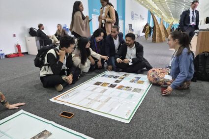 COP17 Oulan-Bator : Quand les fresques écologiques font parler le climat, labiodiversité et les terres.